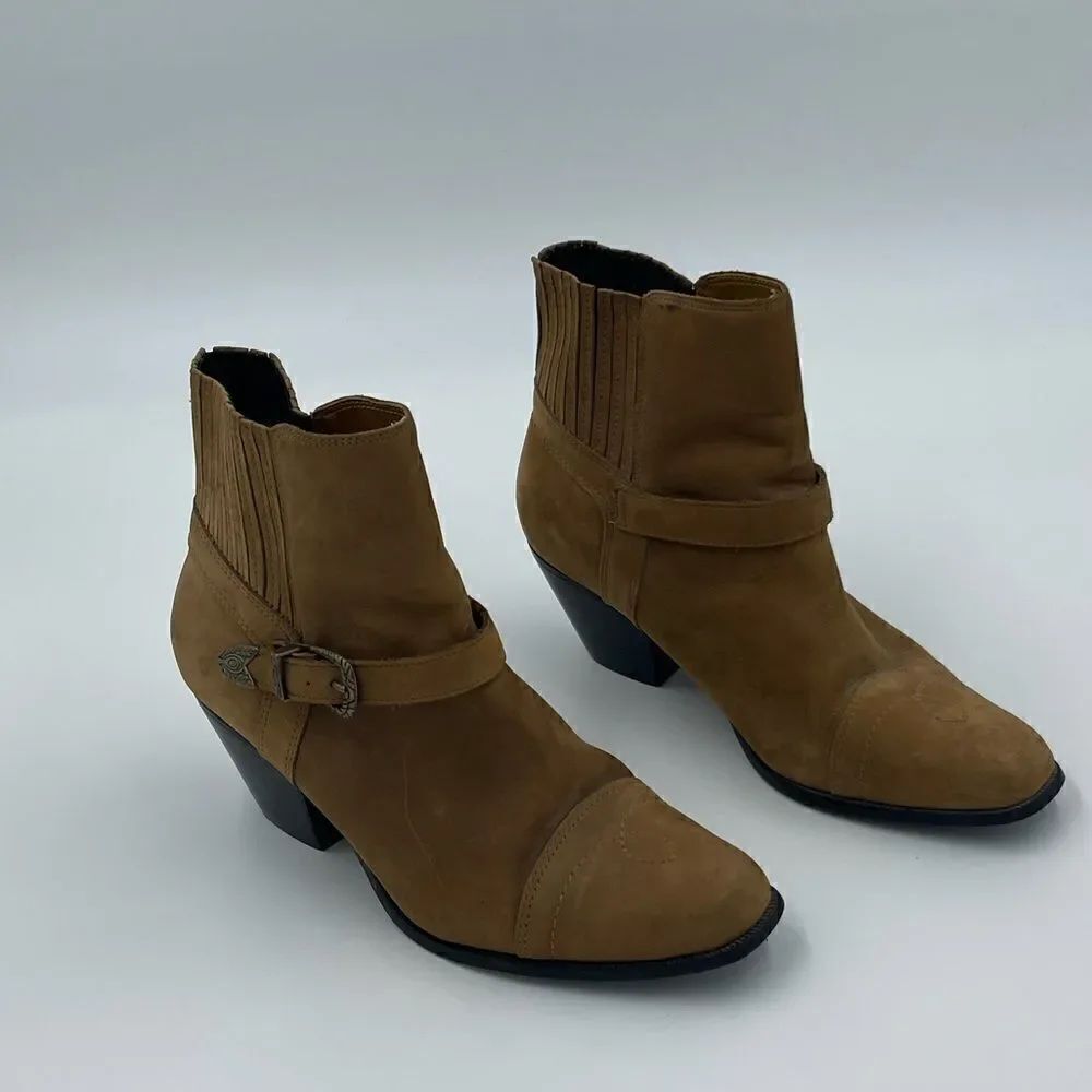 DingoโWomen'sโPullโOnย WesternโBuckleโAnkleโBootieโSizeโ8